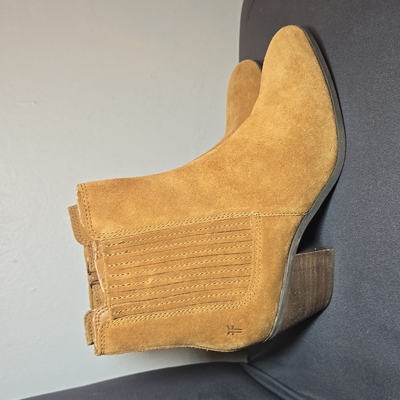 Frye Sandra Chelsea Boots - Suede Ankle Boots In Chestnut NWOB - Picture 2 of 12